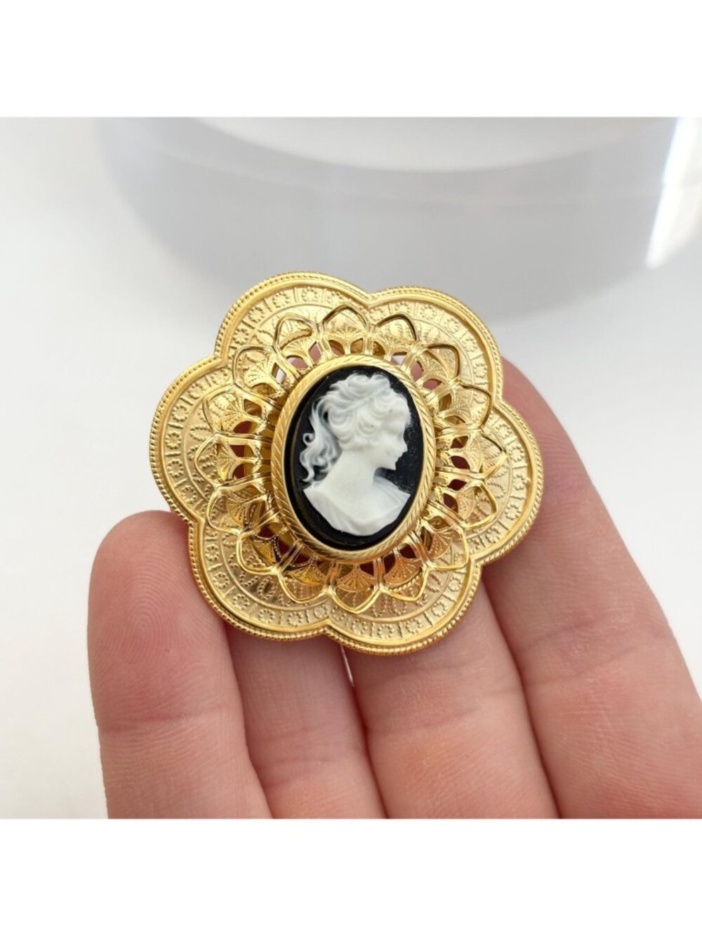 Black Cameo Accented Gold Scalloped Setting Vintage Costume Brooch | Lapel Pin - Picture 5 of 10